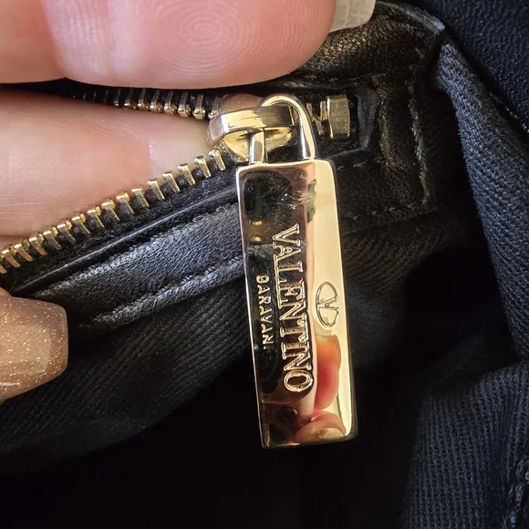 Valentino Garavani VINTAGE SATCHEL Black Leather Bag - Picture 14 of 16